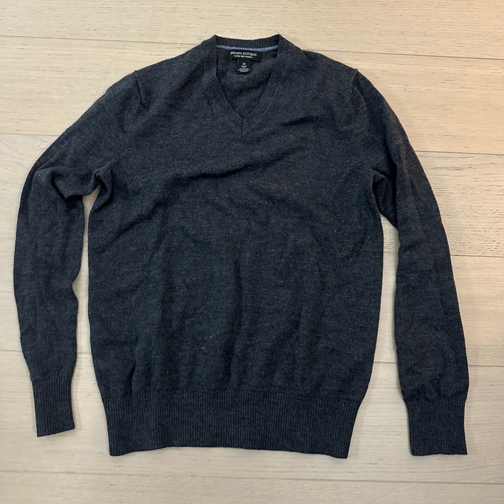 BANANA REPUBLIC Men's V-Neck Merino Wool Sweater (Gray)